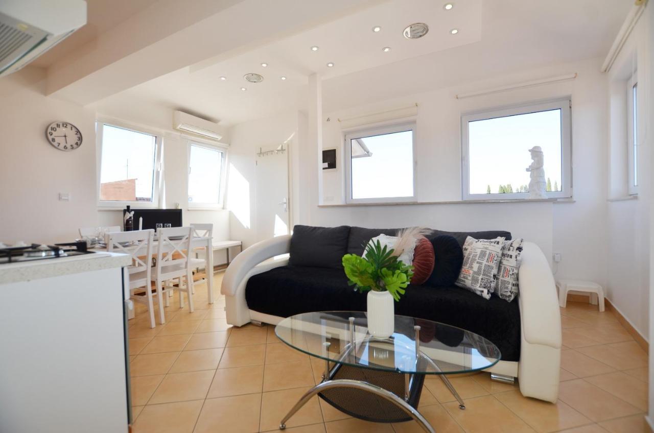 רוביני Peter Apartment מראה חיצוני תמונה